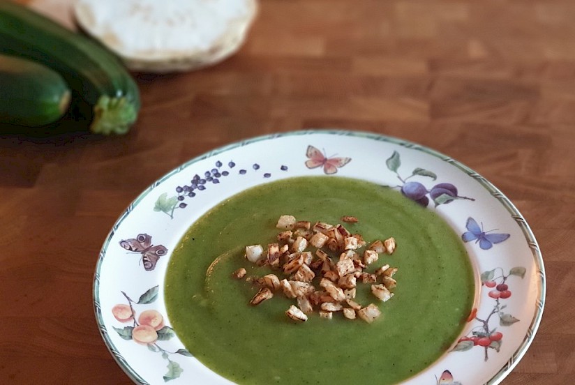 Courgette-knolselderijsoep