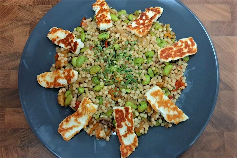 Parelcouscous met halloumi