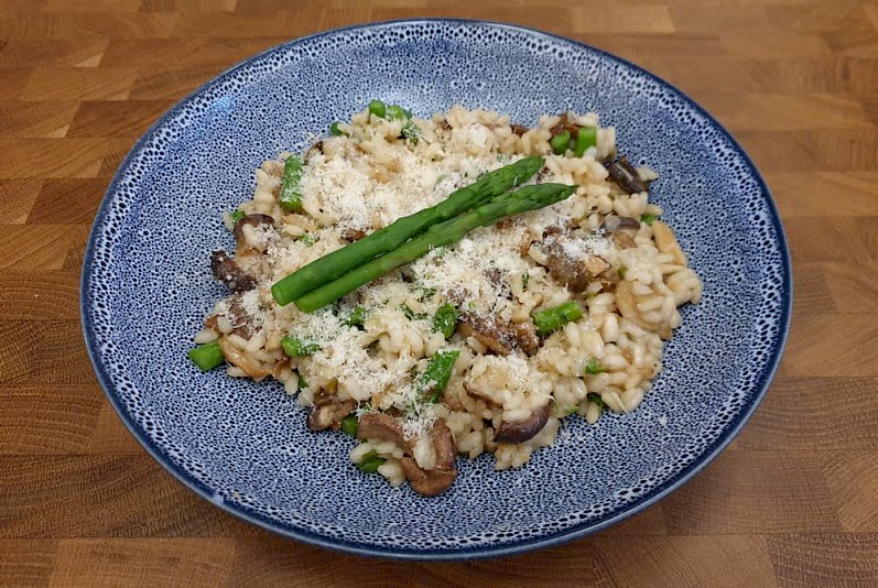 Dinerbord Porto reactief glazuur wit/blauw met risotto