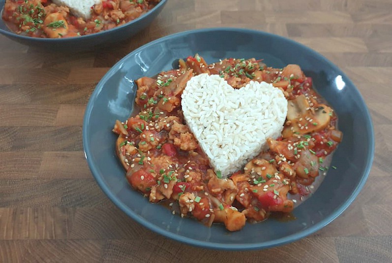 Rode curry met kipgehakt en paddenstoelen