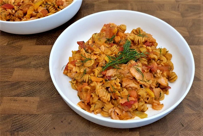 Kikkererwtenpasta met zalm