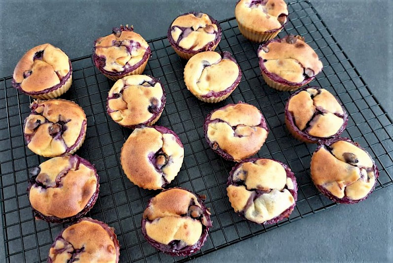 Yoghurt-fruitmuffins met blauwe bes, nectarine en banaan