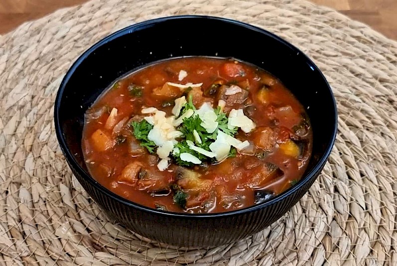 Suppa alla Norma (aubergine-tomatensoep)