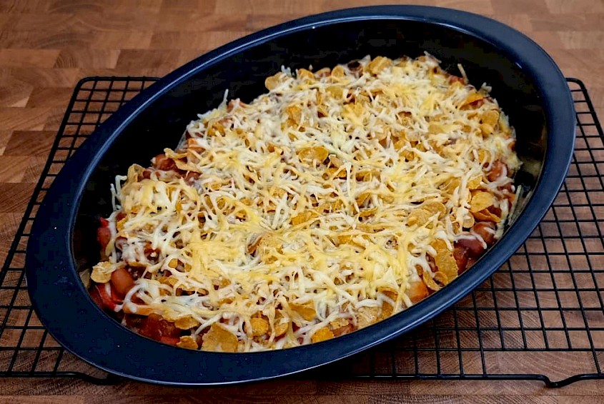 Chili con pollo uit de oven met cornflakes gratin